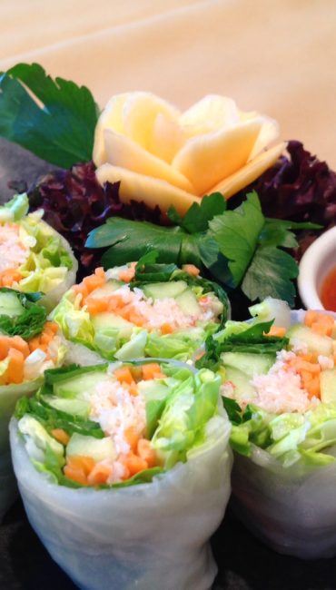 Steamed spring roll with prawns