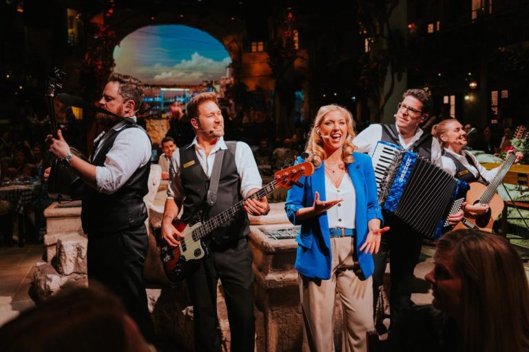 The Band and Kimberley Powell as Kate in Mamma Mia The Party © Grant Walker