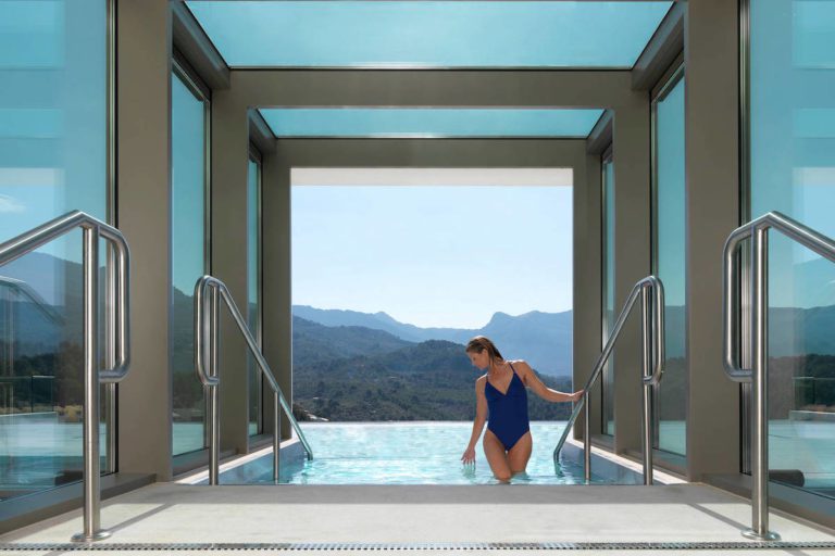 jumeirah_port_soller_hotel_and_spa_hydropool_woman_2_landscape