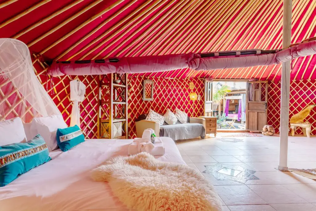 LR Eco Yurt Royale bed